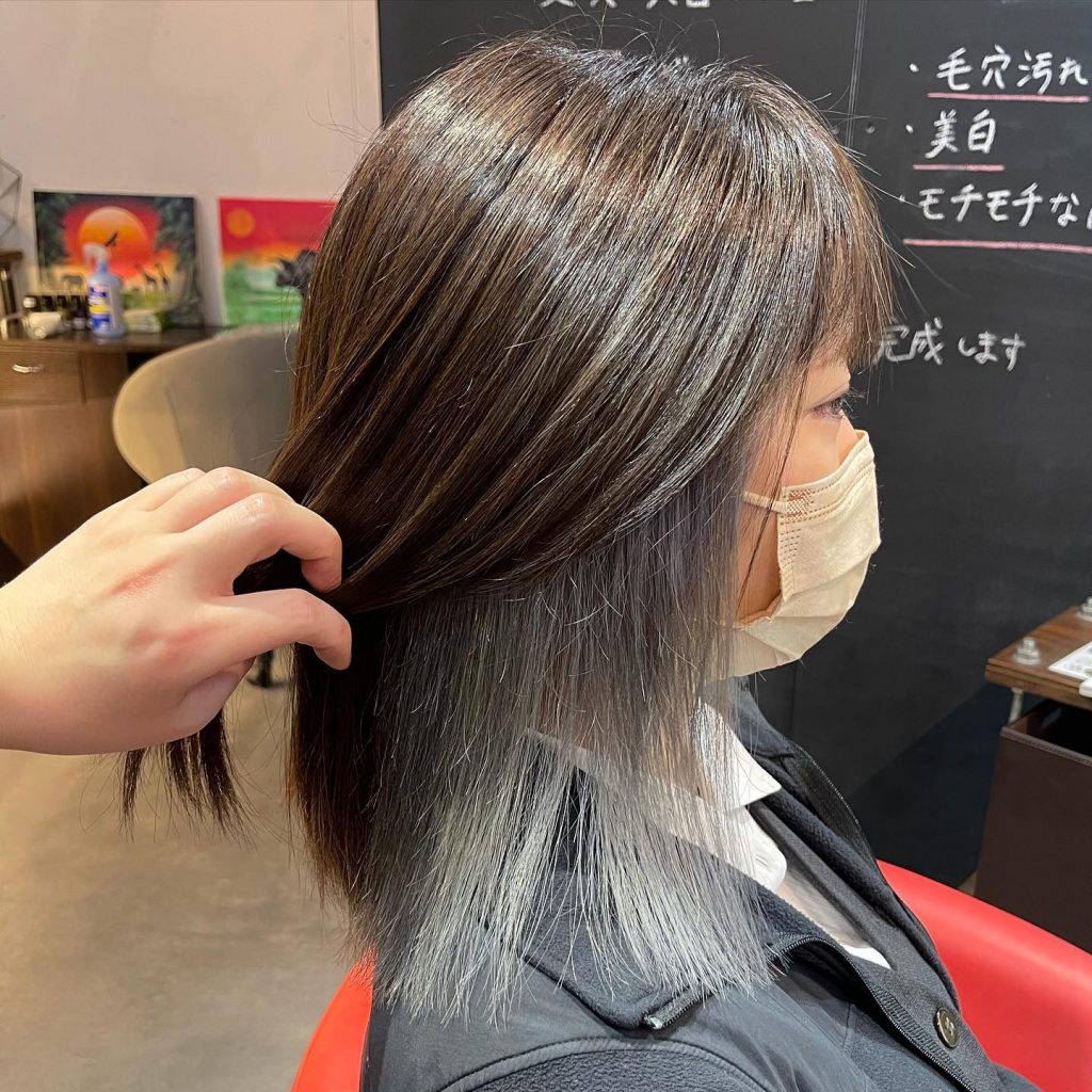 .毎度お馴染みインナーカラー❣️..ブリーチ2回.silver color ??.